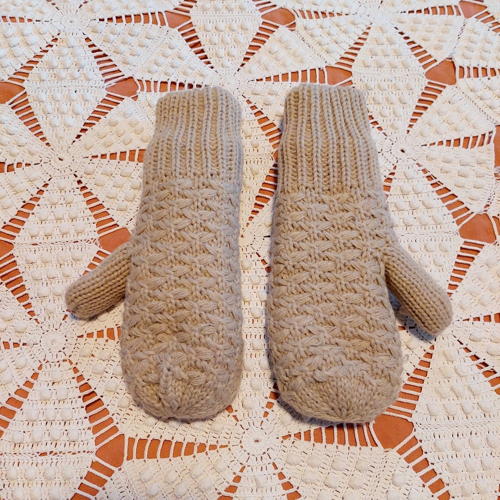 Faux sherpa lined mittens